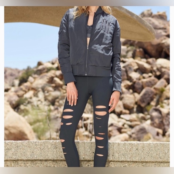 ALO YOGA Squad Down Bomber Jacket Size Medium Black Gray - Picture 3 of 11